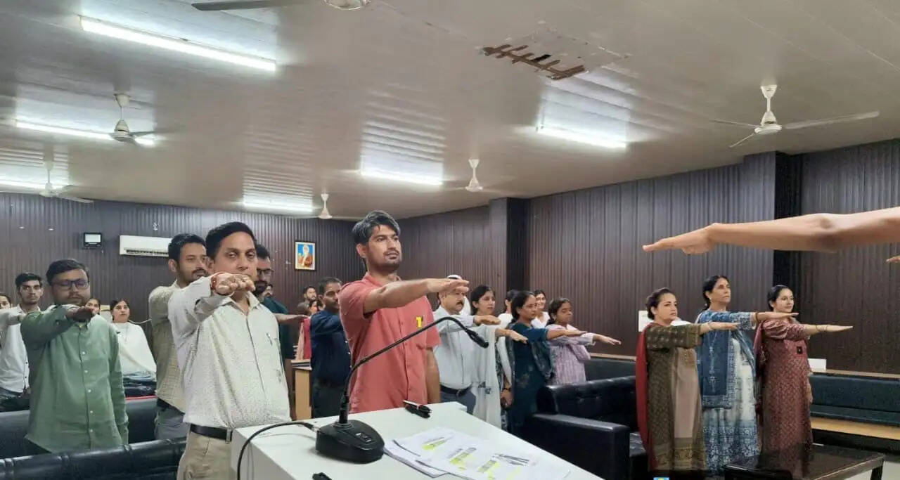 नशामुक्त भारत के लिए जीडीसी बसोहली में विद्यार्थियों ने ली शपथ