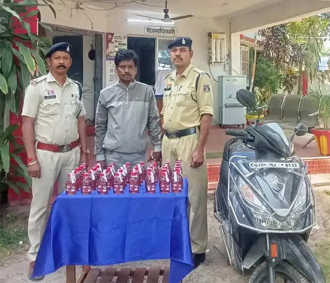 40 पौवा देशी प्लेन अवैध शराब का परिवहन करने वाला एक आरोपित गिरफ्तार