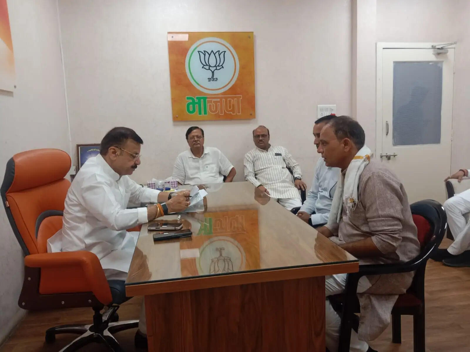 भाजपा प्रदेश कार्यालय में कैबिनेट मंत्री उदय प्रताप सिंह ने सुनीं जनसमस्याएं, त्वरित निराकरण के दिए निर्देश