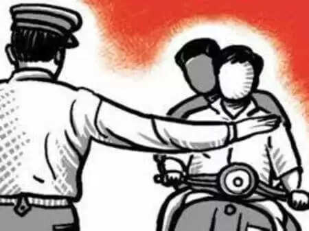 सूरजपुर पुलिस ने चलाया वाहन चेकिंग अभियान, वसूला तीन लाख का जुर्माना