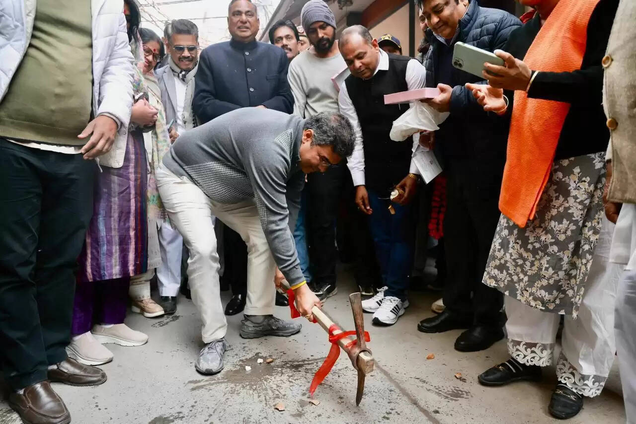 मंत्री प्रवेश साहिब सिंह ने सीवर परियोजना का किया शिलान्यास, 11 अनाधिकृत कॉलोनियों को मिलेगा फायदा