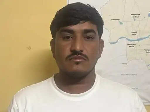 पुलिस पर हमला करने का इनामी आरोपित गिरफ्तार