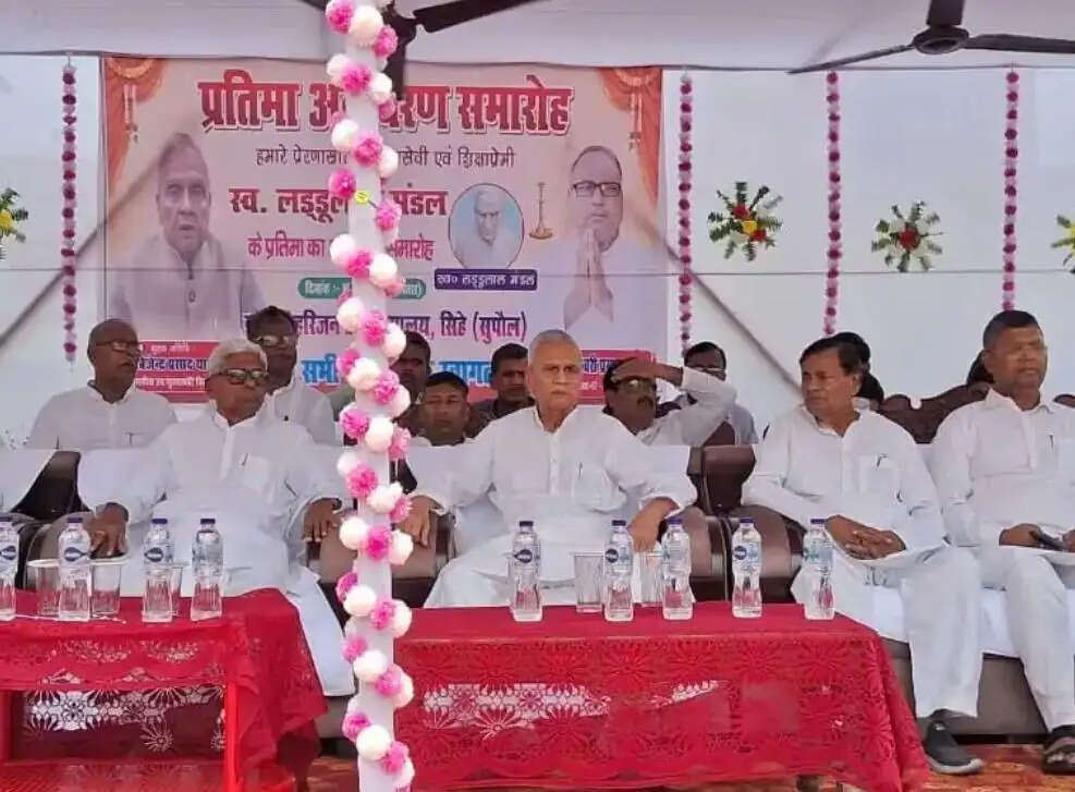 सिहे में स्व. लड्डूलाल मंडल की प्रतिमा का अनावरण, उपमुख्यमंत्री ने बताया प्रेरणास्रोत