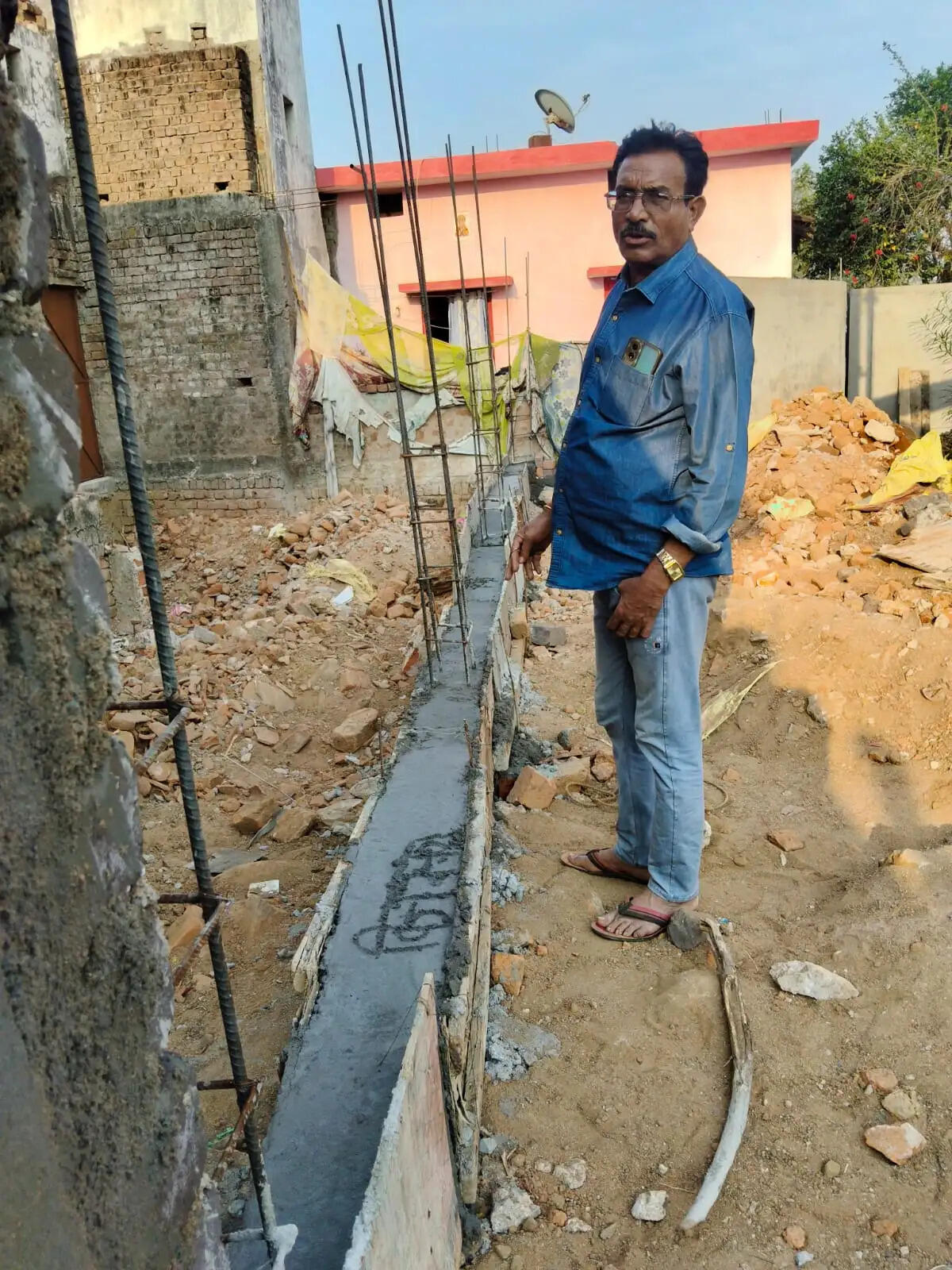 मगरलोड में बाउंड्री वाल निर्माण में अनियमितता का आरोप, कार्रवाई की मांग