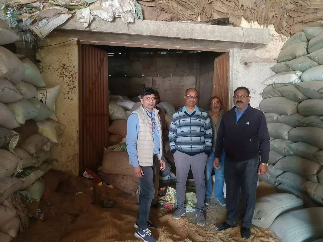 अंबिकापुर: अवैध धान कारोबार पर शिकंजा, प्रशासन ने 460.80 क्विंटल धान किया जब्त