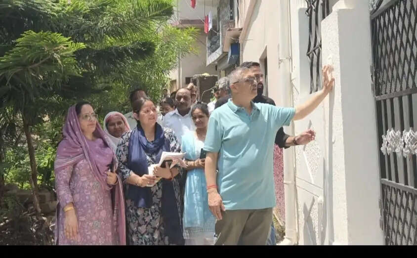 विधायक अजय सोलंकी ने कांग्रेस प्रत्याशियों के लिए किया जनसंपर्क