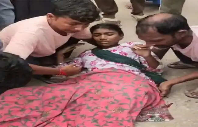 रेवाड़ी में रोडवेज बस से गिरी छात्रा, दोनों पैरों पर चढ़ा टायर