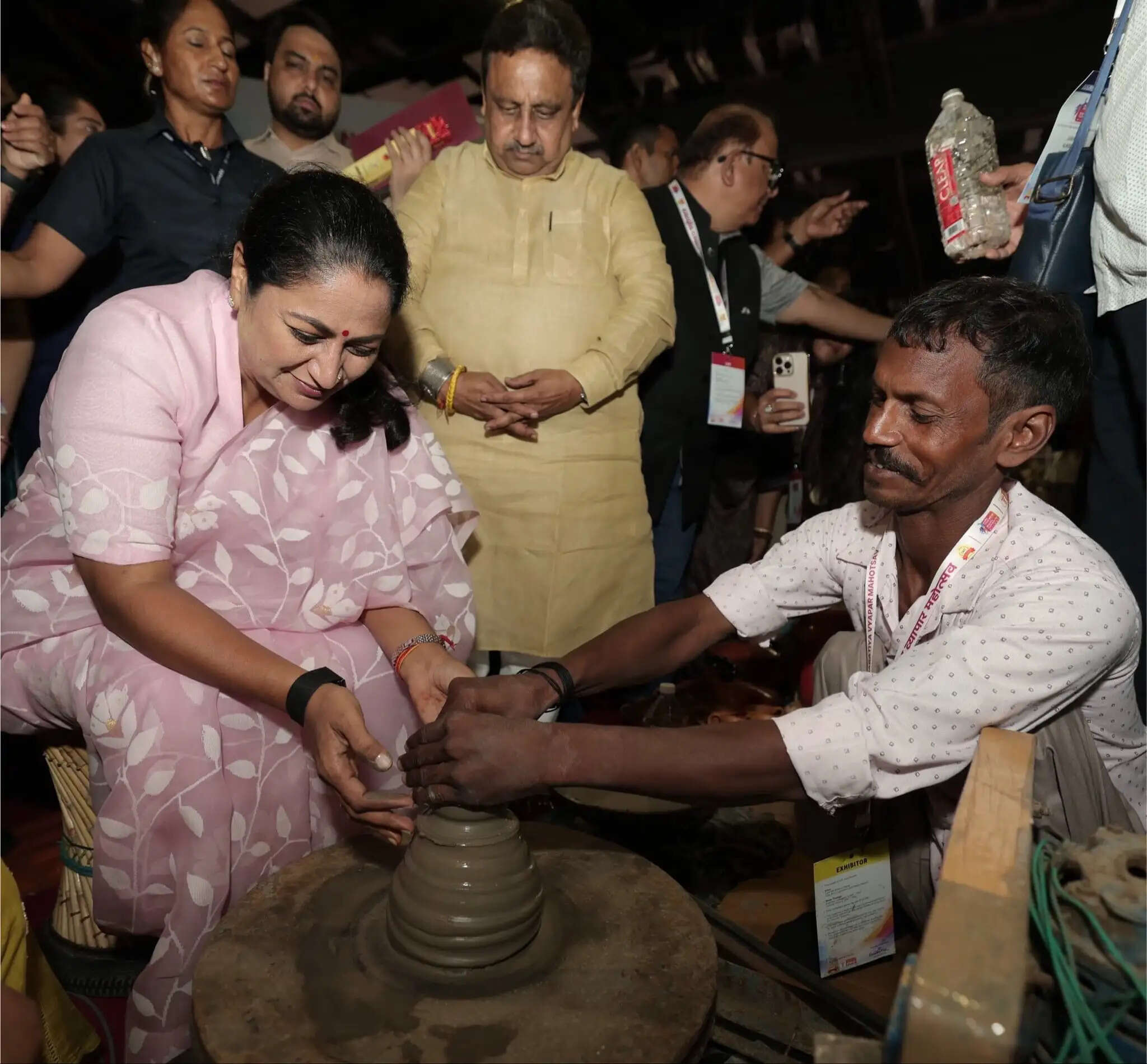 व्यापार महोत्सव में शामिल हुई मुख्यमंत्री रेखा गुप्ता, कहा सरकार उनके परिश्रम के साथ मजबूती से खड़ी