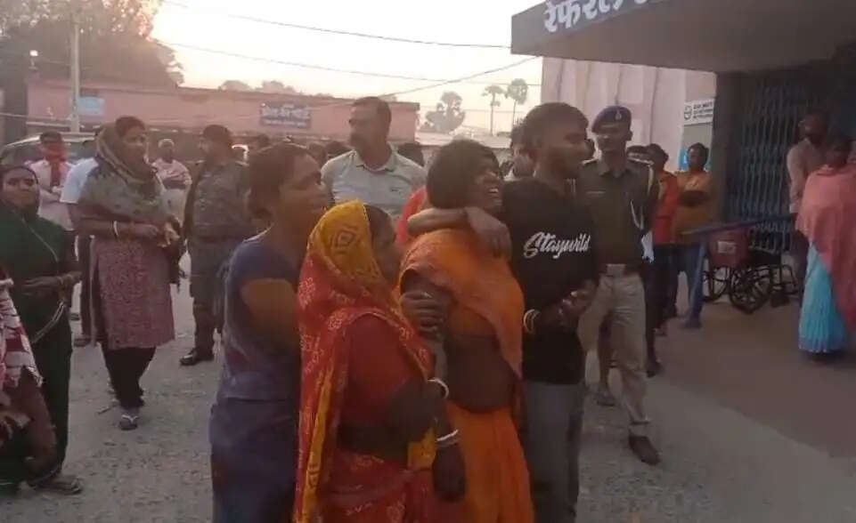 एंबुलेंस ने ई-रिक्शा को मारी टक्कर, एक की मौत