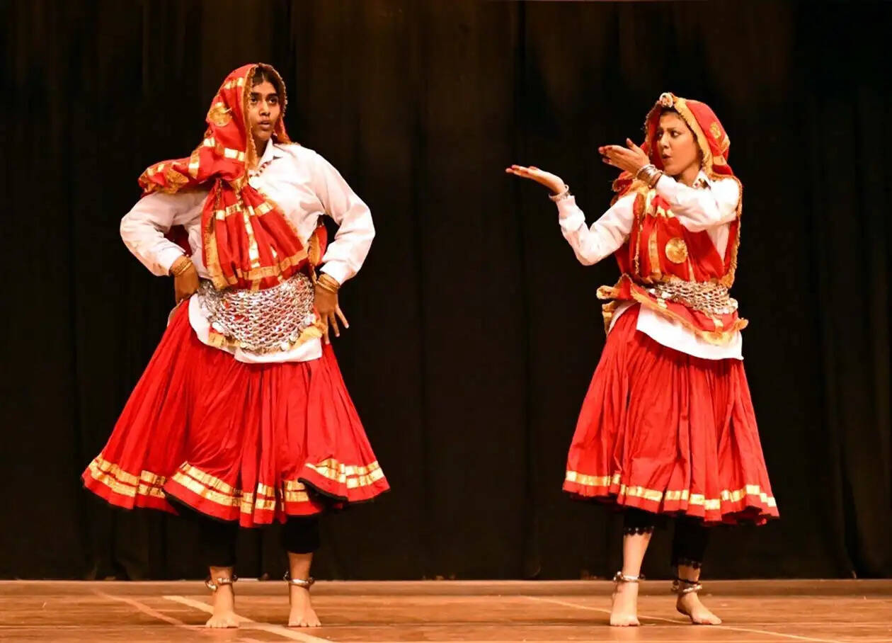 हिसार : शहीदों के आदर्शों को जीवन में उतारना ही उनके प्रति सच्चा सम्मान : प्रो. बीआर कम्बोज