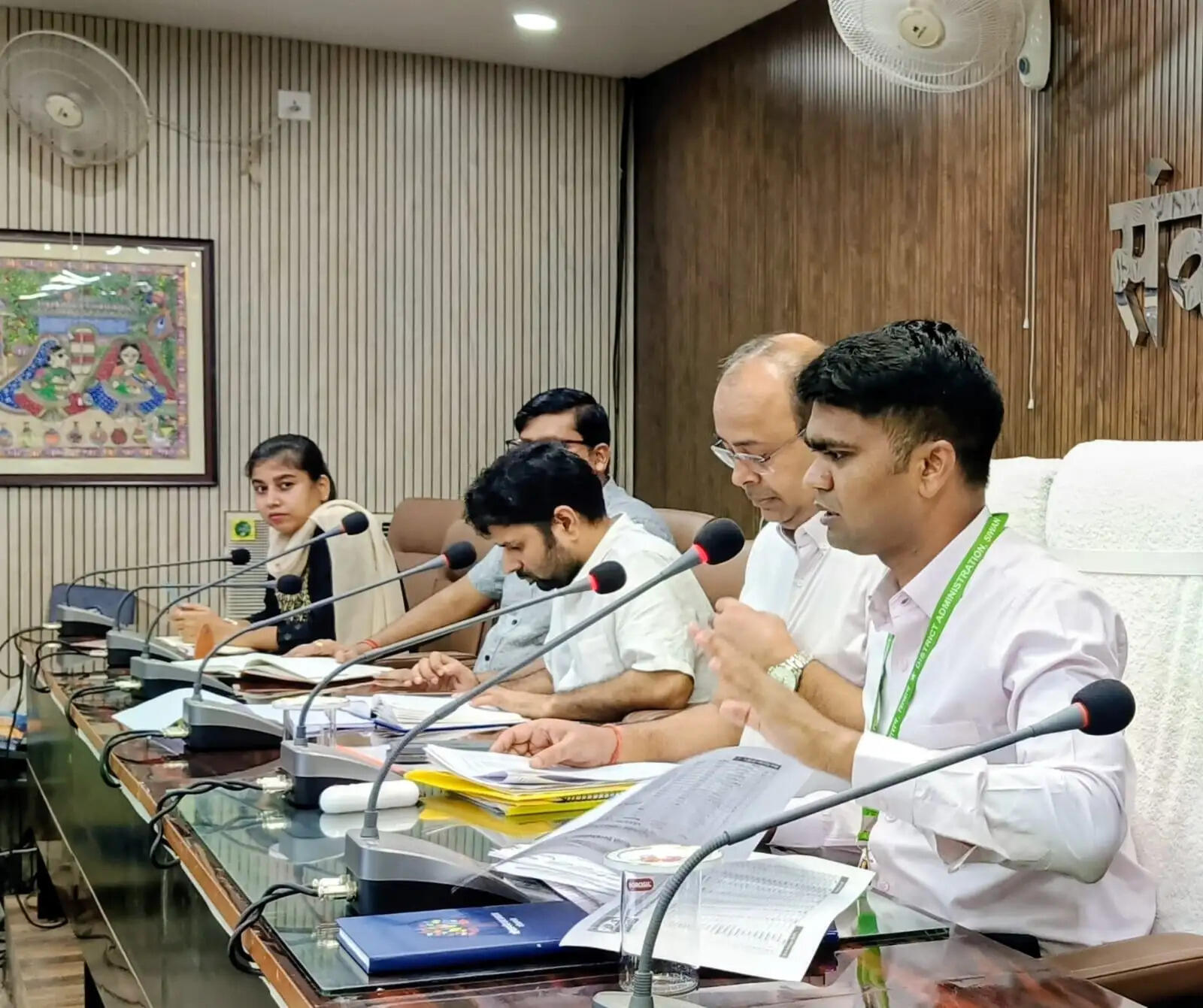 ग्रामीण योजनाओं में तेजी लाने का डीएम का निर्देश, आवंटन राशि का शीघ्र भुगतान करें अधिकारी