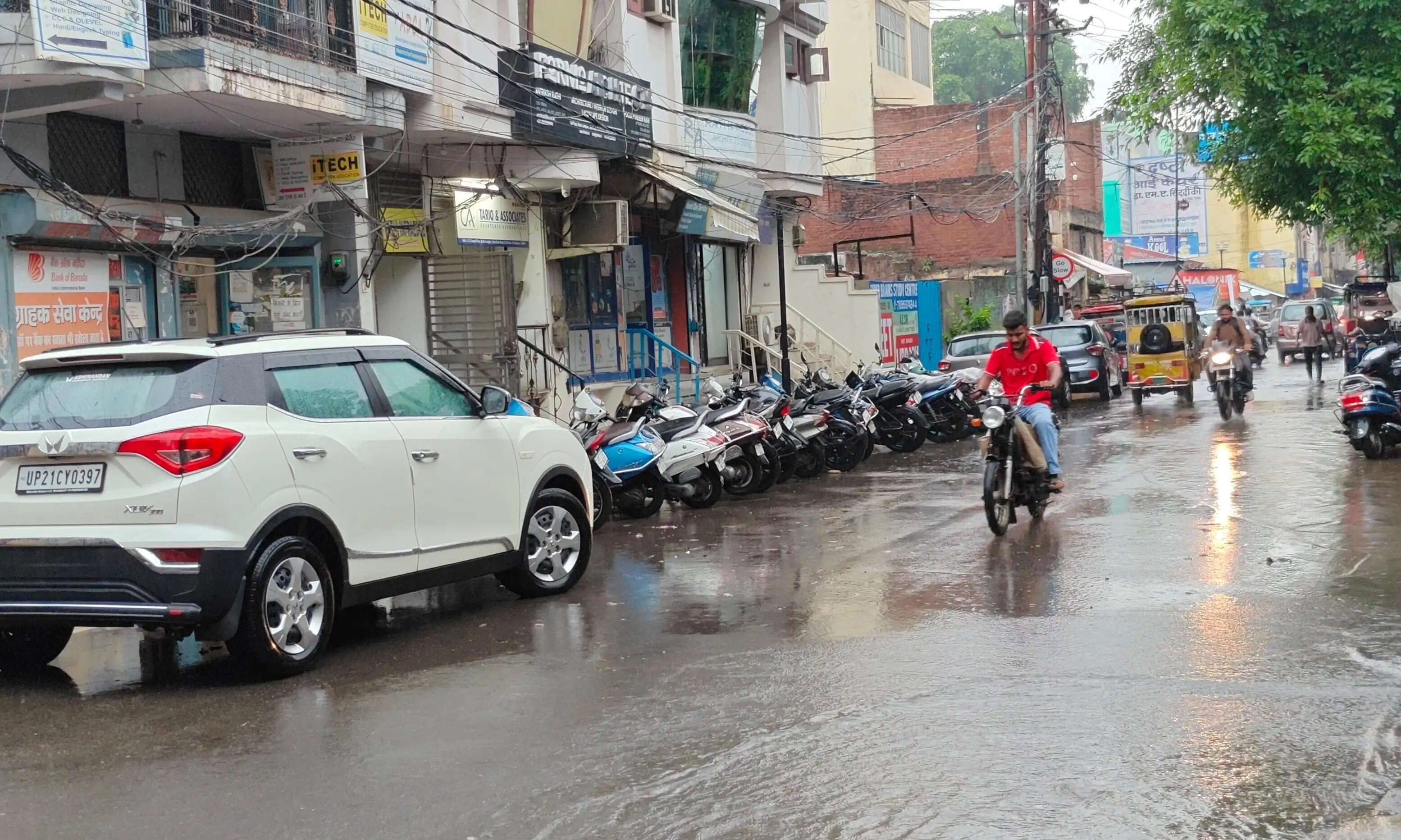 मुरादाबाद : छह घंटे की बारिश से जनजीवन अस्त व्यस्त, गली-मोहल्लों के साथ कॉलोनियां जलमग्न