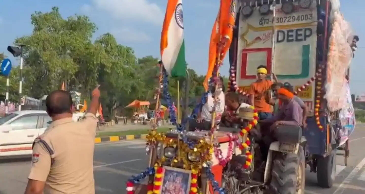 12 फीट से ऊंची कांवड़ व डीजे वाहनों पर सख्ती, नारसन बॉर्डर से वापस भेजा