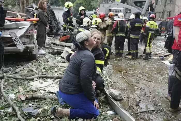 कीव पर रूसी मिसाइल और ड्रोन हमले में 9 की मौत, 124 घायल