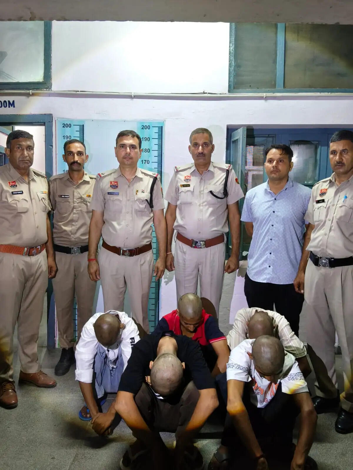 हिसार पुलिस ने घर में घुसकर हमला व तोड़फोड़ करने वाले पांच आरोपियों के मुंडवाए सिर