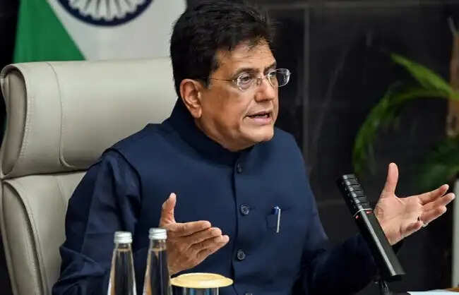 कारोबारी प्रतिनिधिमंडल के साथ वाणिज्य मंत्री सिंगापुर रवाना