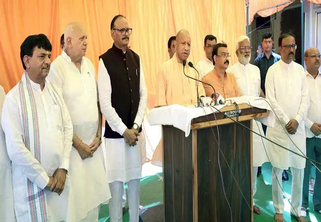 मुखर्जी ने नेहरू की तुष्टिकरण की नीति के खिलाफ सत्ता की राजनीति को तिलांजलि दे दी थी : योगी आदित्यनाथ