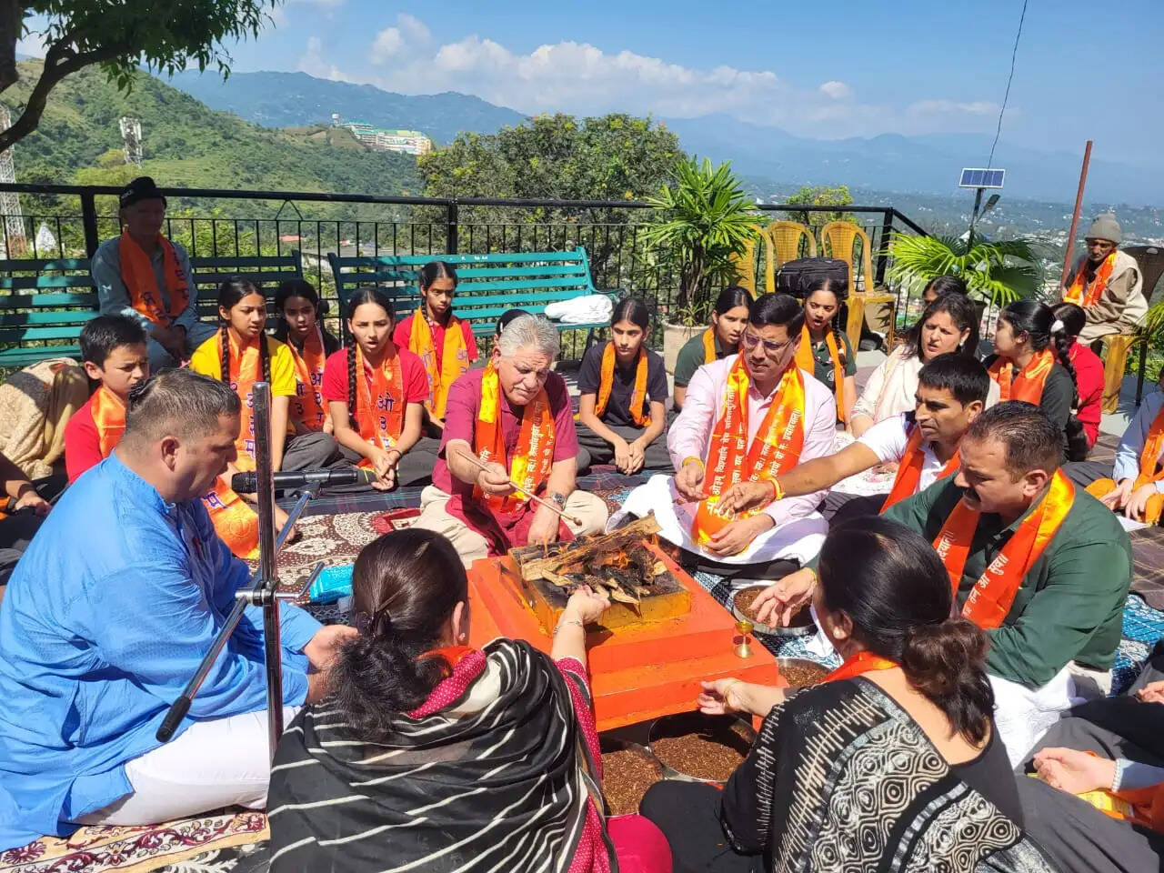 सेवा, संस्कार और सहृदयता का अनूठा संगम: वृद्धाश्रम में बिताए अनमोल पल