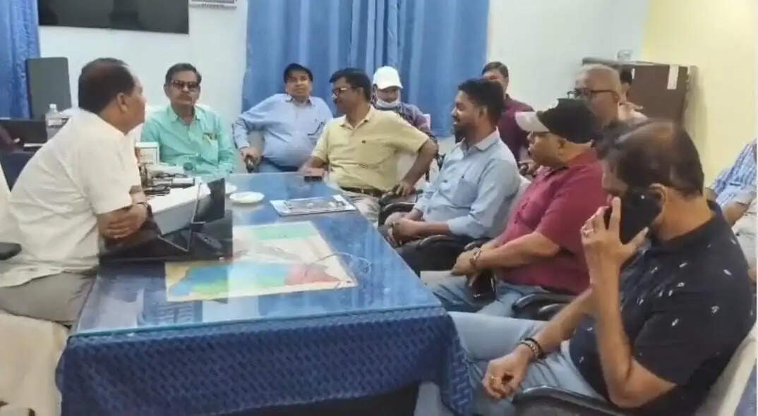 सरकारी डॉक्टरों की निजी प्रैक्टिस पर रोक के खिलाफ सुपौल में डॉक्टरों की बैठक