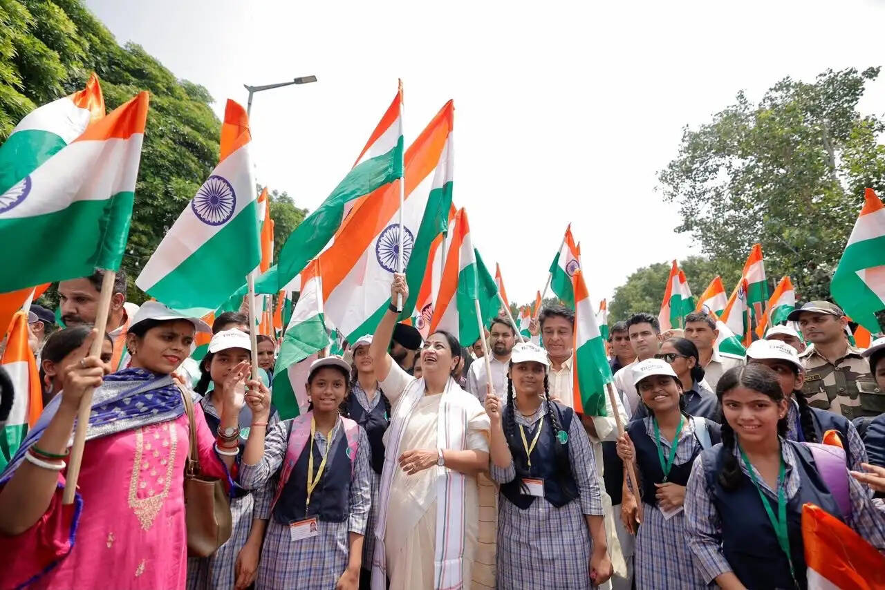 दिल्लीवासियों ने कनॉट प्लेस को देशभक्ति के रंग में रंग दिया : रेखा गुप्ता
