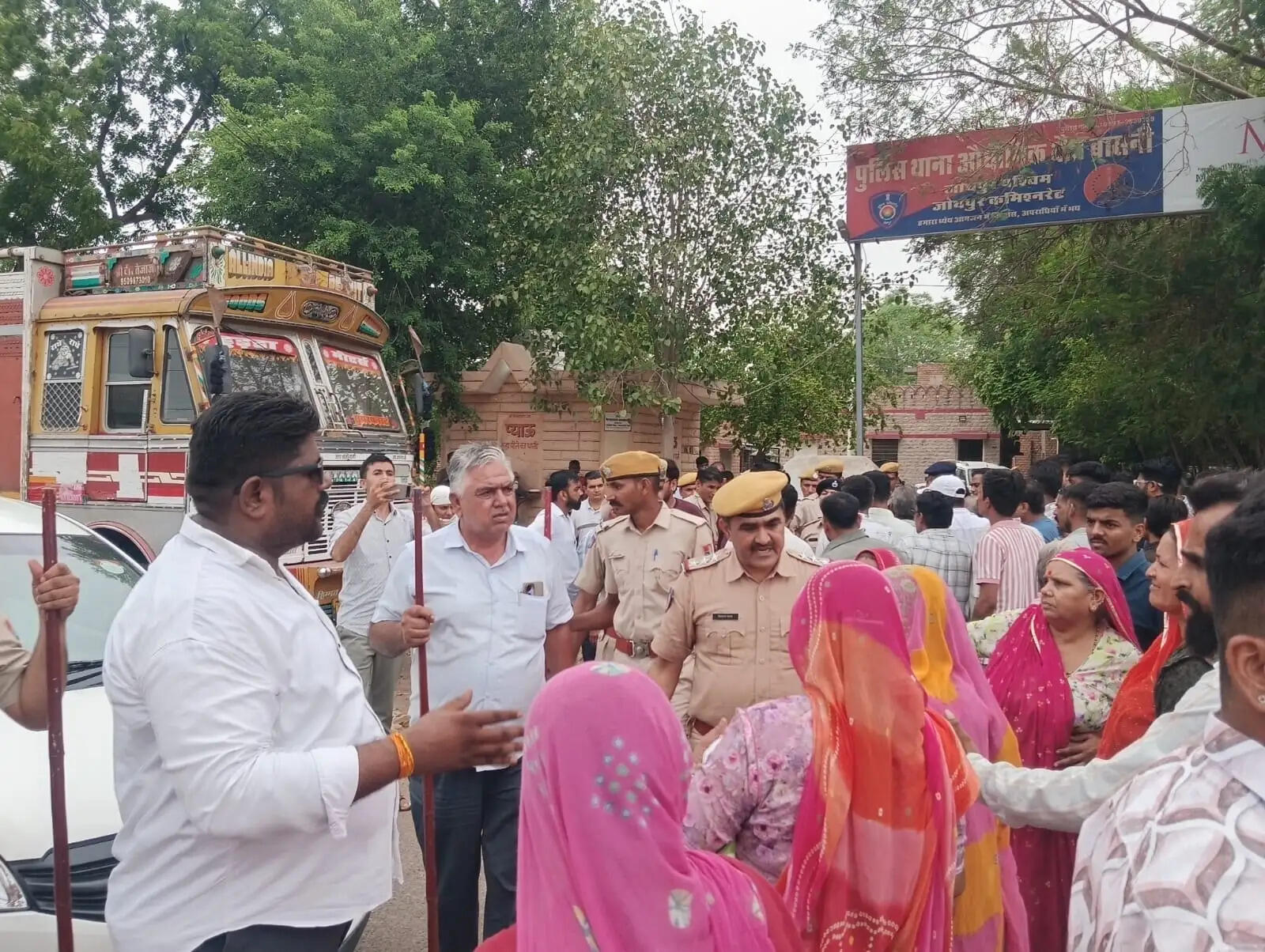 लापता युवती को लेकर दूसरे दिन भी थाने का घेराव