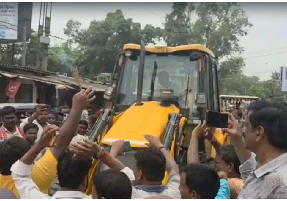 हरिश्चंद्रपुर में ‘बुलडोजर एक्शन’, अवैध निर्माण पर चला प्रशासन का हथौड़ा