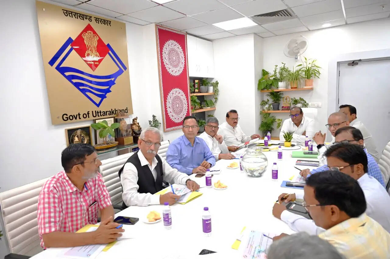 मतदाता सूची पुनरीक्षण पर मंथन, सीईओ पुरुषोत्तम ने राजनीतिक दलों के साथ की बैठक
