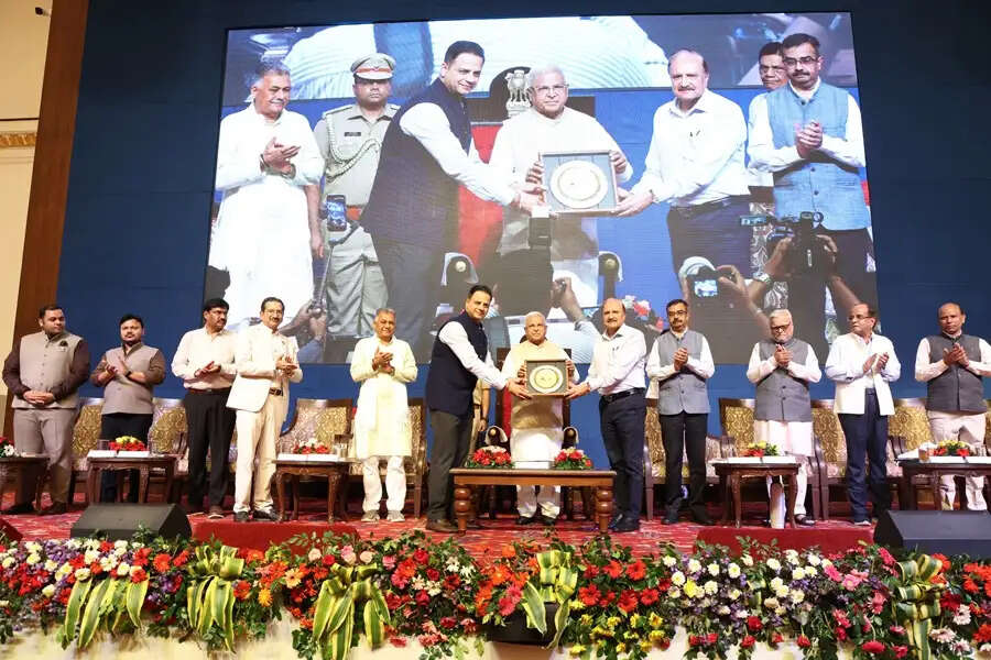 हमारी ज्ञान परंपरा में व्यावहारिकता, गहनता और जीवन का दर्शन : राज्यपाल पटेल