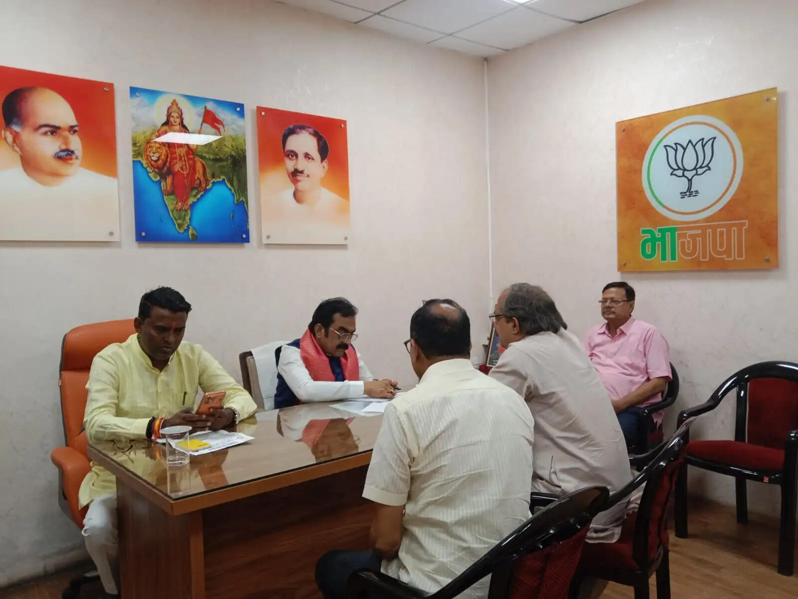 भाजपा प्रदेश कार्यालय में मंत्री राकेश सिंह और दिलीप अहिरवार ने सुनीं जनसमस्याएं, त्वरित निराकरण के दिए निर्देश