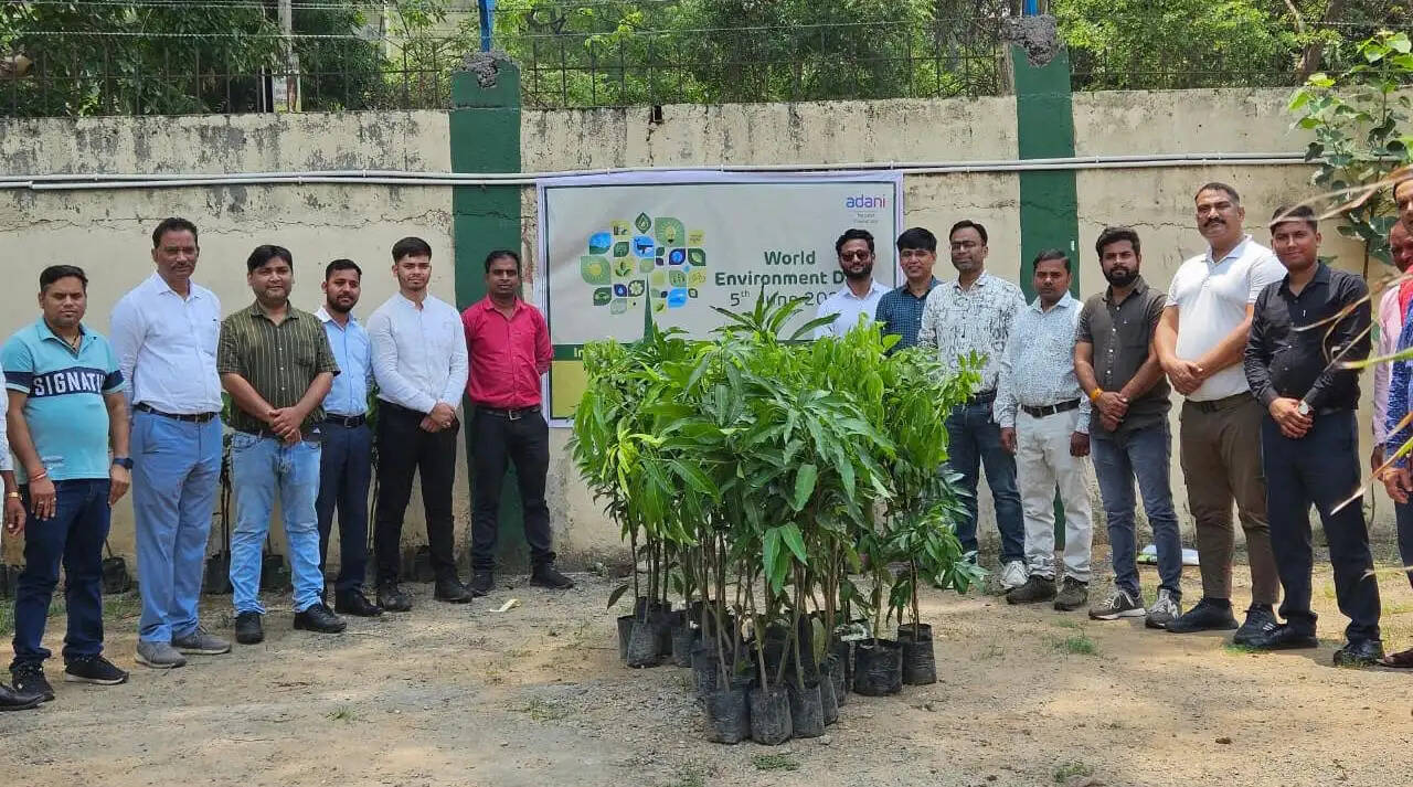 विश्व पर्यावरण दिवस पर अदाणी फाउंडेशन ने लगाए 300 पौधे