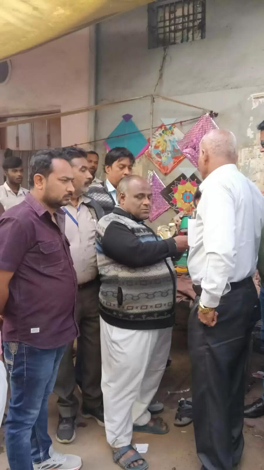 जबलपुर: जानलेवा 'चीनी मांझा' के खिलाफ बड़ा अभियान, भारी मात्रा में चरखी जब्त