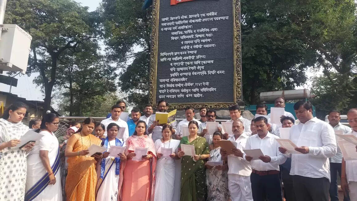 ठाणे में संविधान दिवस पर डॉ अंबेडकर को श्रंद्धाजलि दी गई