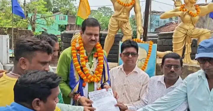 कुल्टी तृणमूल उम्मीदवार अभिजीत घटक को एससी, एसटी और ओबीसी मोर्चा ने दिया चुनावी समर्थन पत्र