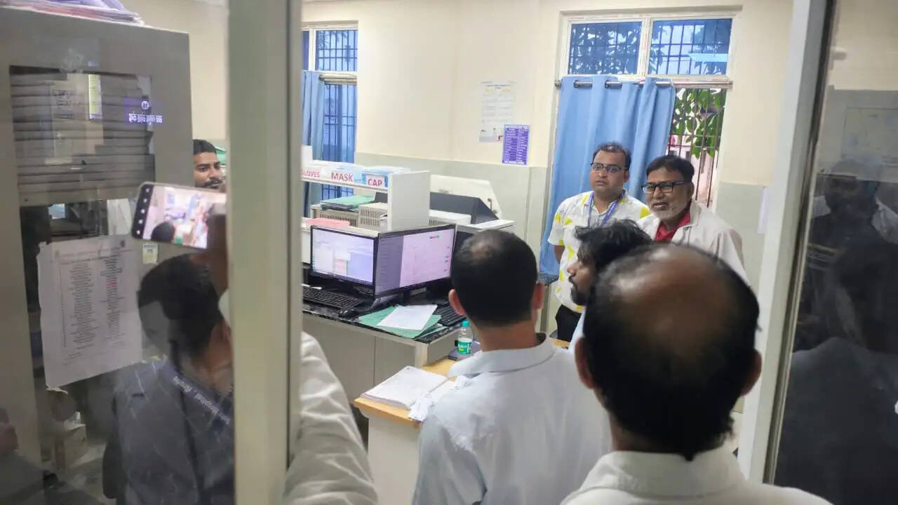 स्वास्थ्य सेवाओं को बेहतर बनाने को लेकर जिले के अस्पतालों की जांच