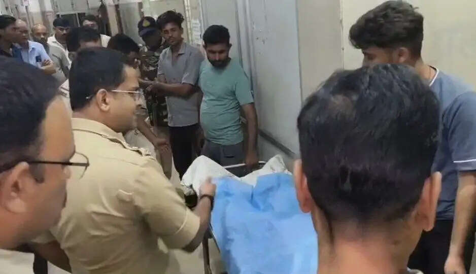 दमोहः हिनौता में जुआ फड़ पर पुलिस कार्रवाई के बाद व्यक्ति की मौत, परिजनों ने लगाया मारपीट का आरोप; आठ पुलिसकर्मी लाइन अटैच
