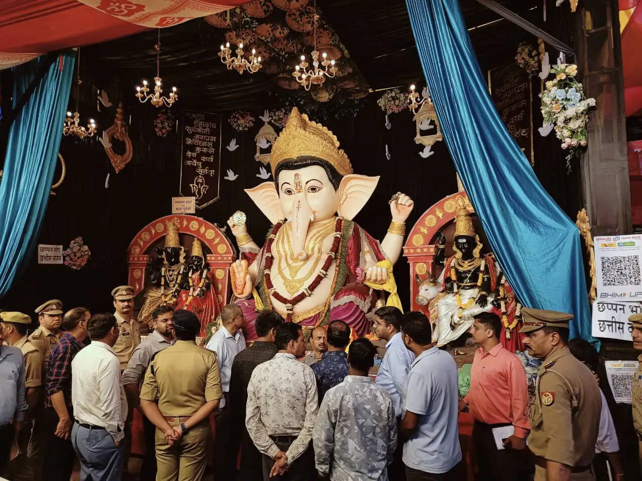 गोरखपुर : गणेश प्रतिमा पंडालों में सुरक्षा व्यवस्था का जिलाधिकारी-एसएसपी ने लिया जायजा