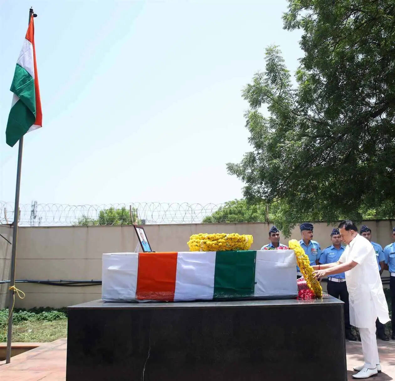 असम विमान हादसे में शहीद अग्निवीर खेमाराम कुमावत को नम आंखों से अंतिम विदाई, हजारों लोगों ने दी श्रद्धांजलि