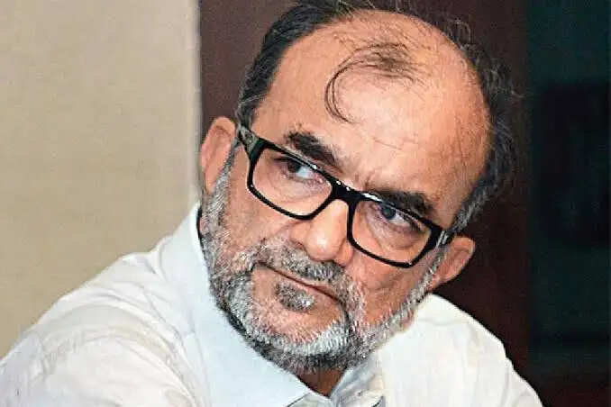 विकास रंजन भट्टाचार्य के घर पर हमले के मामले में एक गिरफ्तार