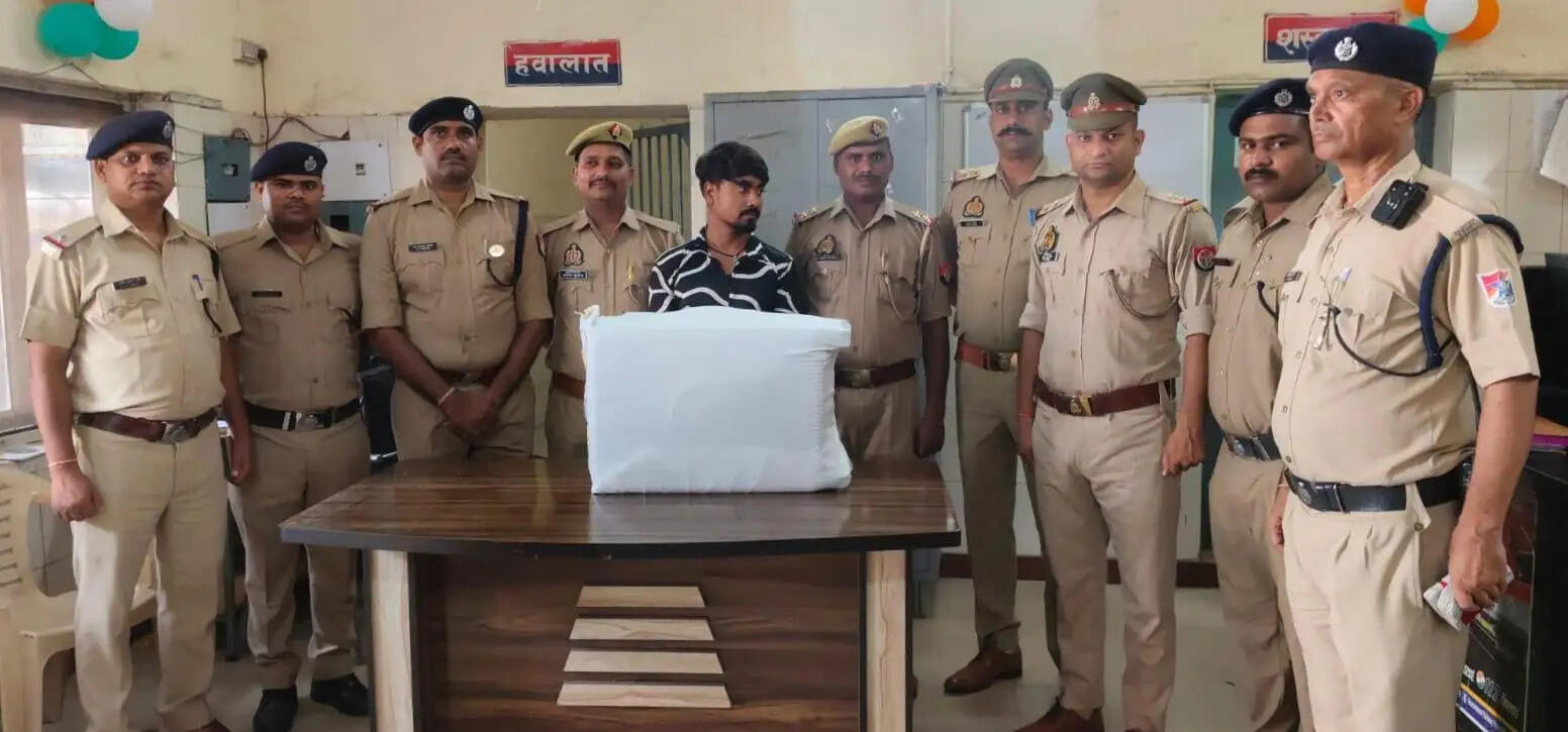कानपुर में ट्रेन का इंतजार कर रहा तस्कर गिरफ्तार, ट्रॉली बैग में मिला 13 किलो 650 ग्राम गांजा