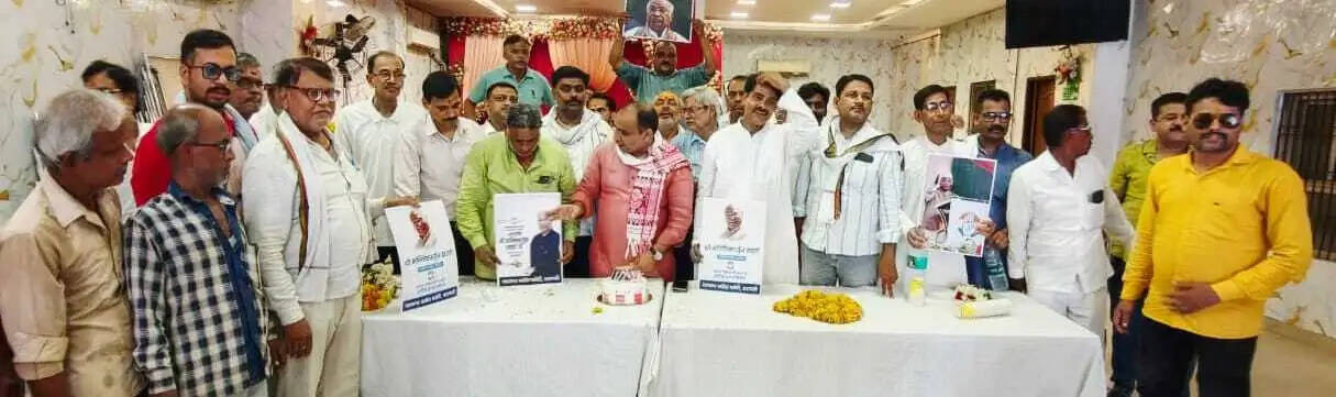 वाराणसी : बूथ प्रहरियों की बैठक में कांग्रेस ने संगठन मजबूत करने पर दिया जोर, खड़गे का मनाया जन्मदिन