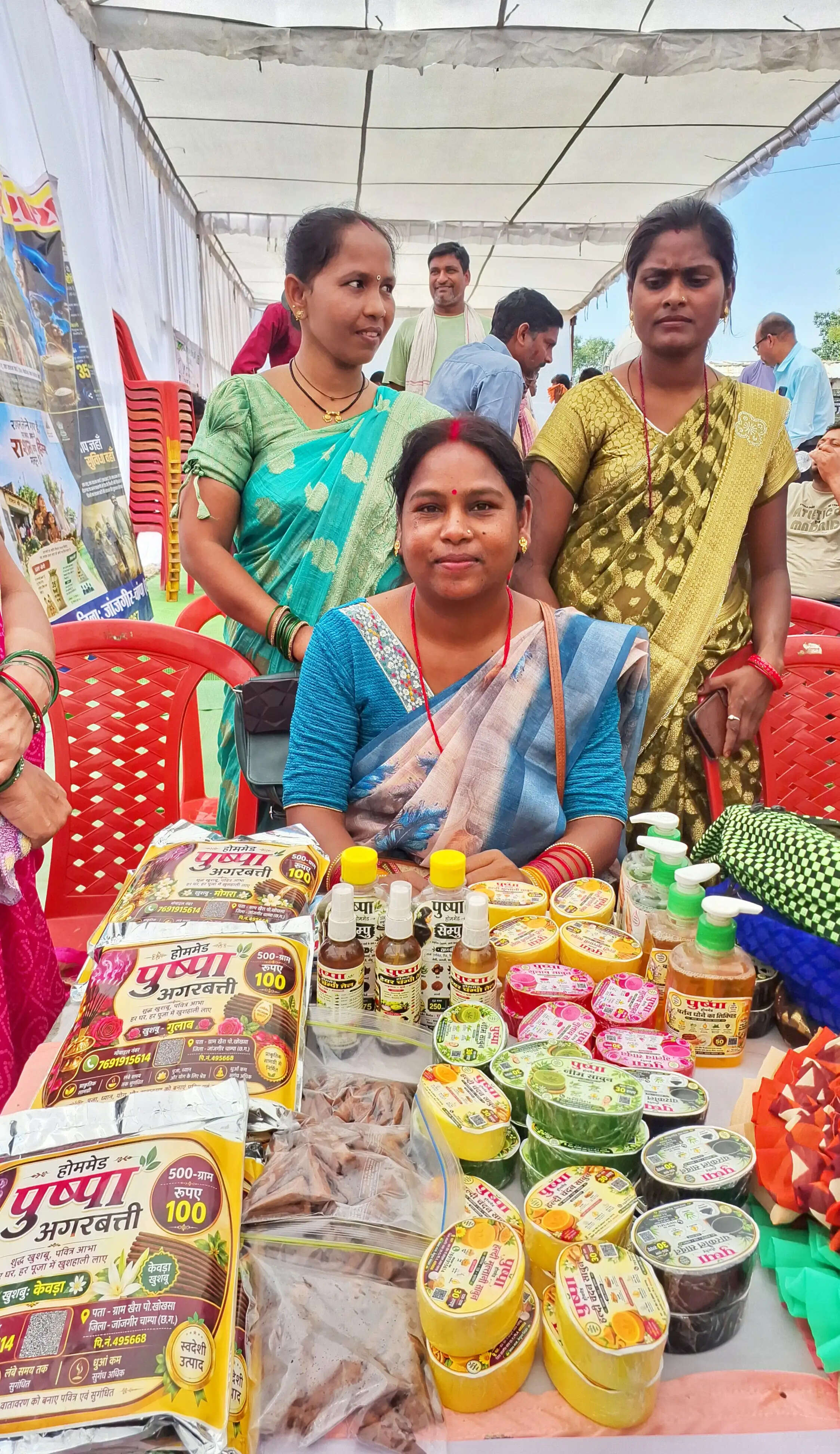 बिहान योजना से जुड़कर पुष्पा देवी महंत ने घरेलू उत्पादों के निर्माण को बनाया आजीविका का आधार