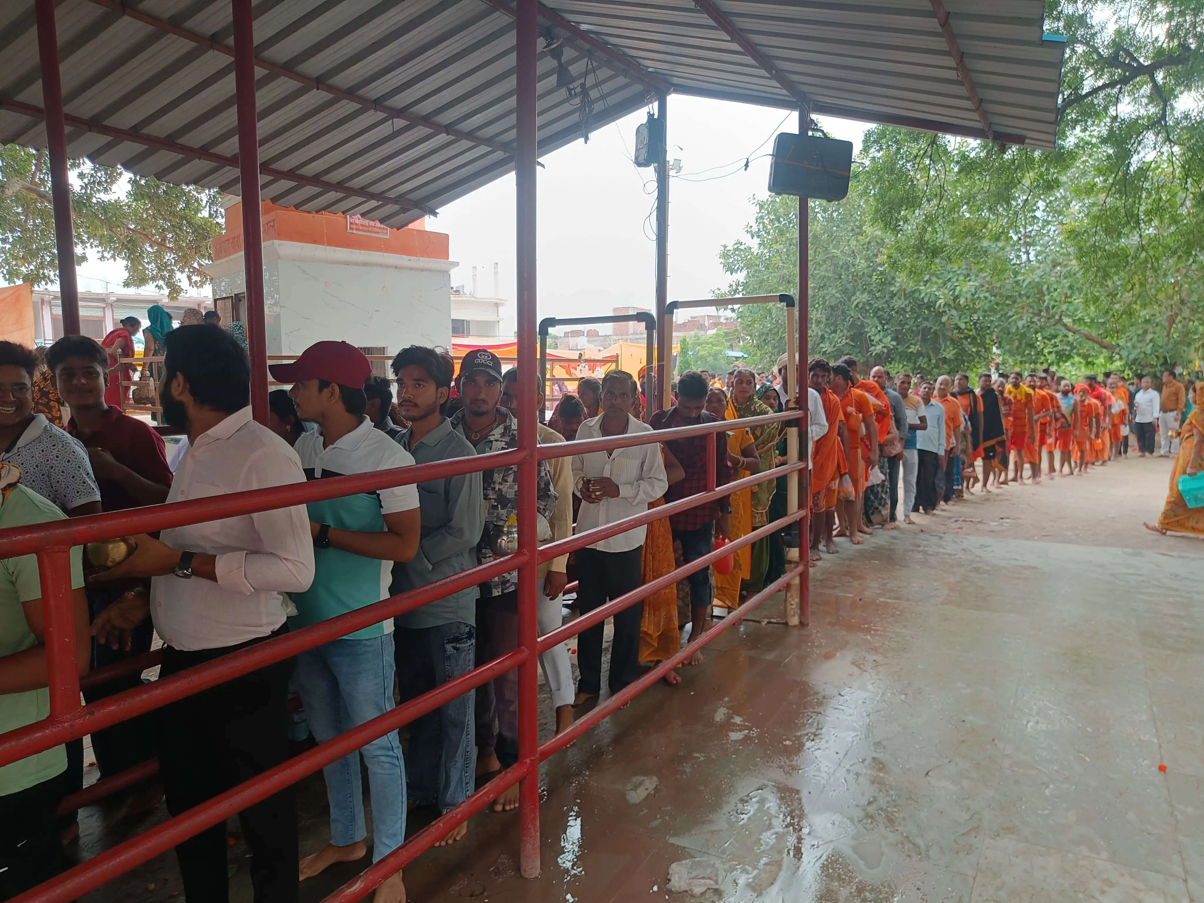 सावन सोमवार और नागपंचमी पर त्रिलोचन महादेव मंदिर, और गौरी शंकर धाम में उमड़ा आस्था का सैलाब