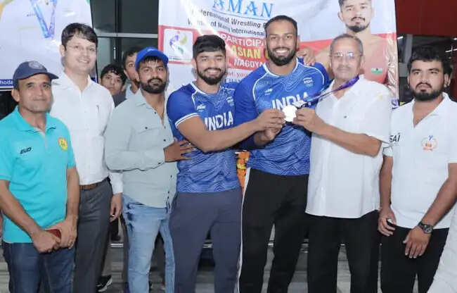 सोनीपत:एशियन गेम्स रजत विजेता पहलवान नितेश का भव्य स्वागत