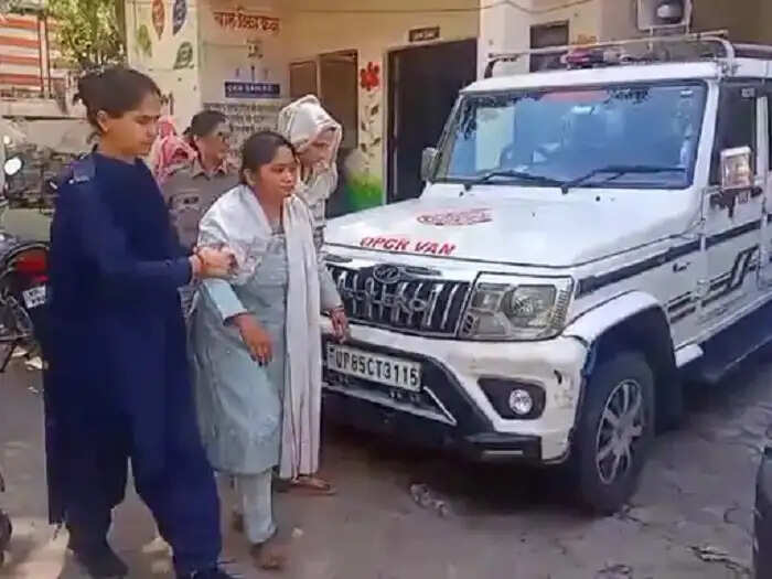 छतरपुर:&nbsp;युवती ने की थाने में आत्मदाह की कोशिश, पुलिस ने समय रहते बचाया