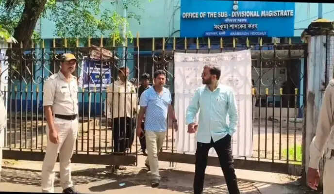 चुनाव 26 : परशुरा विधानसभा से निर्दलीय उम्मीदवार के तौर पर तन्मय घोष ने भरा नामांकन