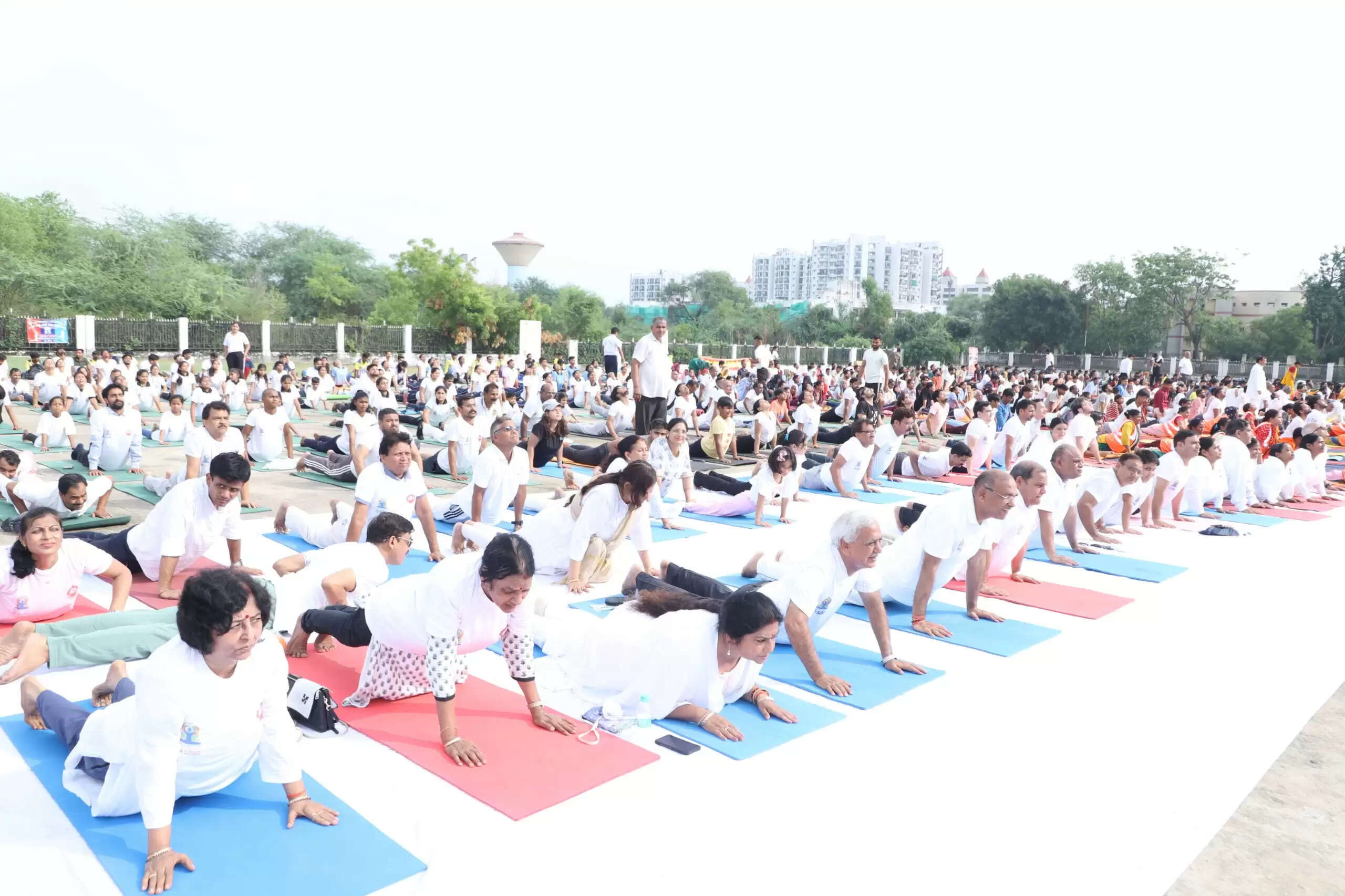 योग का अभ्यास जैसे-जैसे जीवन में उतरता है ताे व्यक्ति में दिखने लगते हैं याेगी के लक्षण : कुलपति