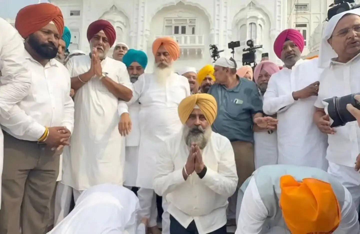 परगट सिंह और सचिन पायलट ने श्री हरमंदिर साहिब में टेका माथा