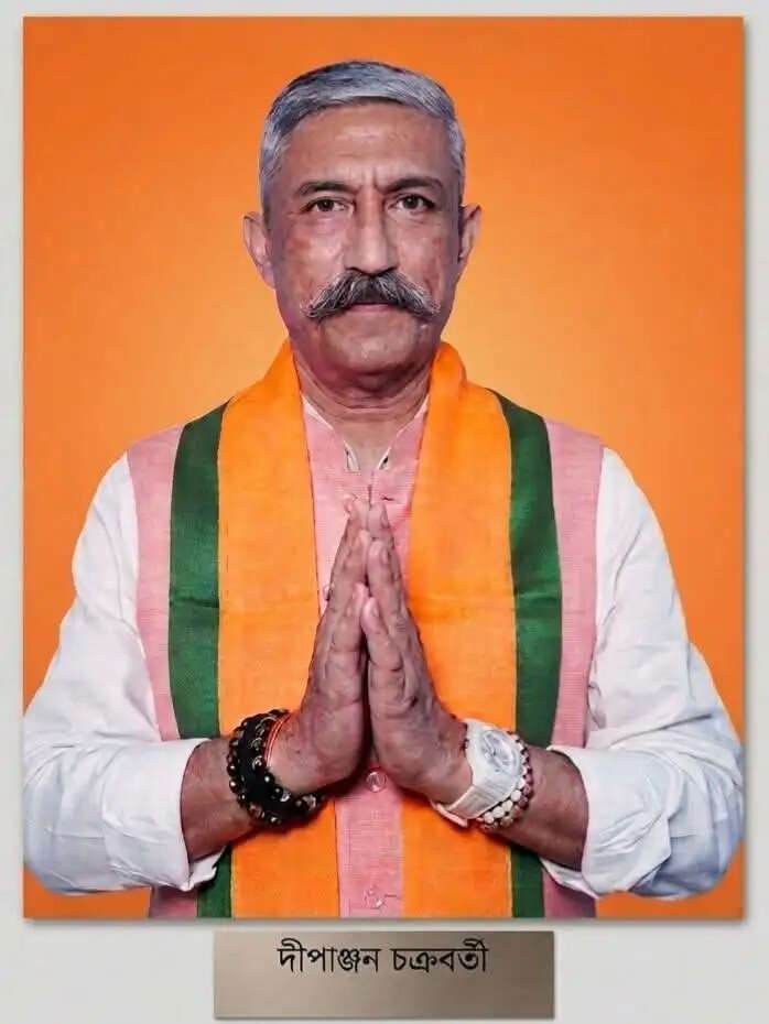 चुनाव 26 : भाजपा उम्मीदवार दीपांजन चक्रवर्ती के शपथपत्र में 1.8 करोड़ से अधिक की संपत्ति का खुलासा