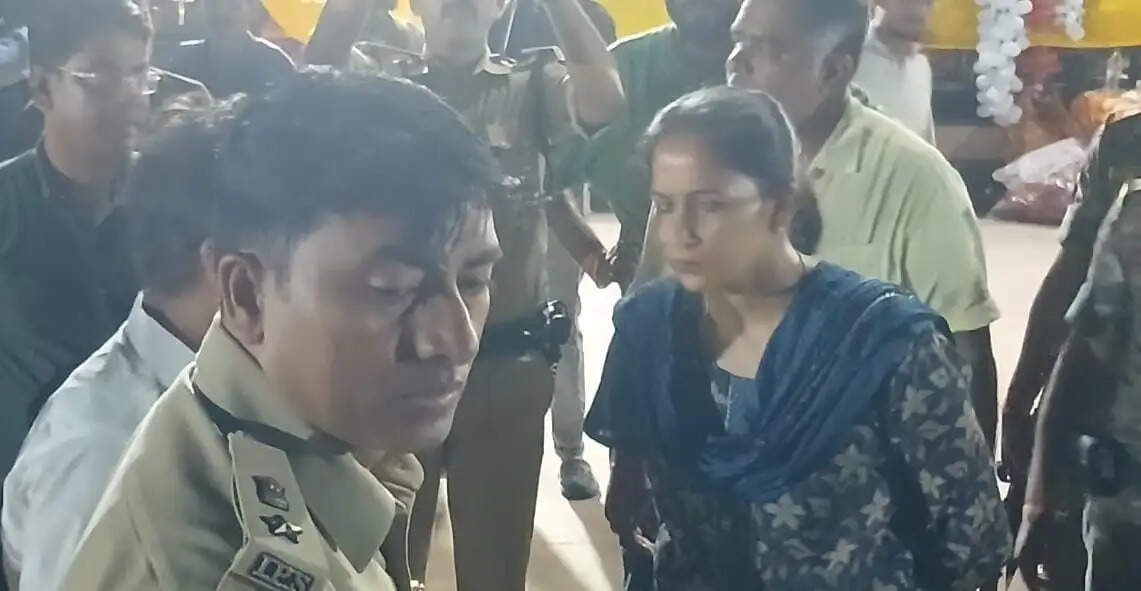 डीएम और एसएसपी ने नमामि गंगा घाट का किया निरीक्षण, अव्यवस्था देख भड़के, सीओ को फटकार