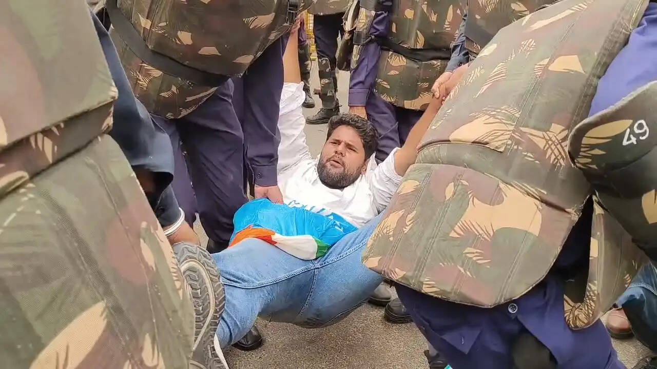 राजस्थान विश्वविद्यालय में महिला सशक्तीकरण कार्यक्रम को लेकर बवाल, एनएसयूआई-एबीवीपी आमने-सामने